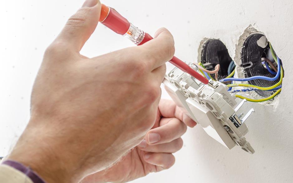 je recherche un électricien Ézanville